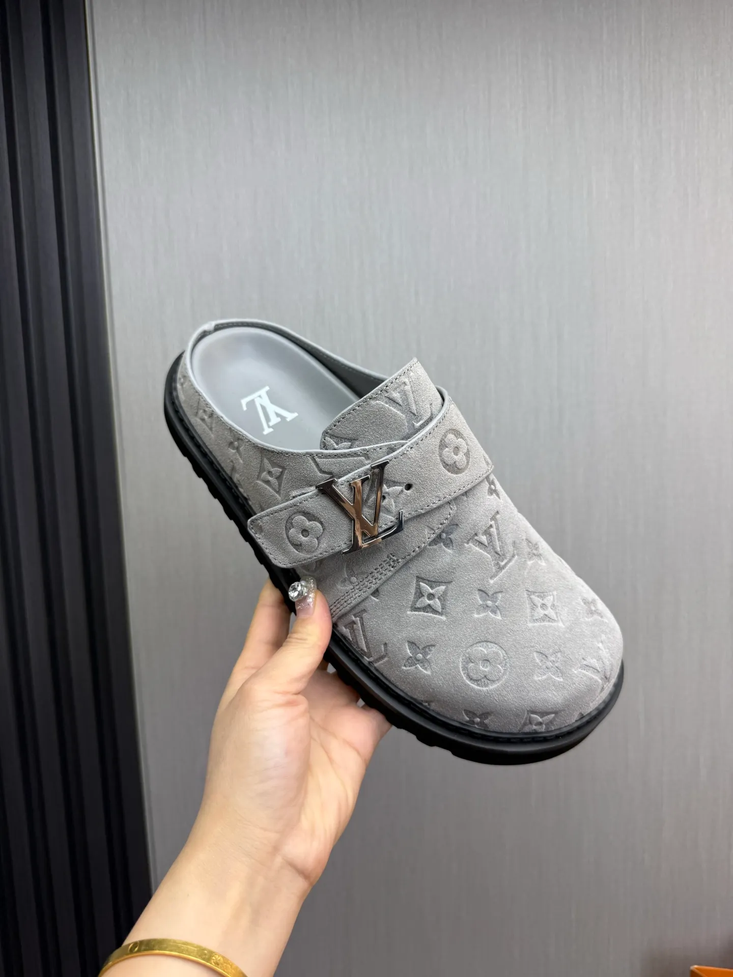 Men's men's shoes 460💰 Lv. Popular couple slippers hot sale🩷💚 🩴Official website one to one production 35-45 sizes 45 46 🉑️Customized!